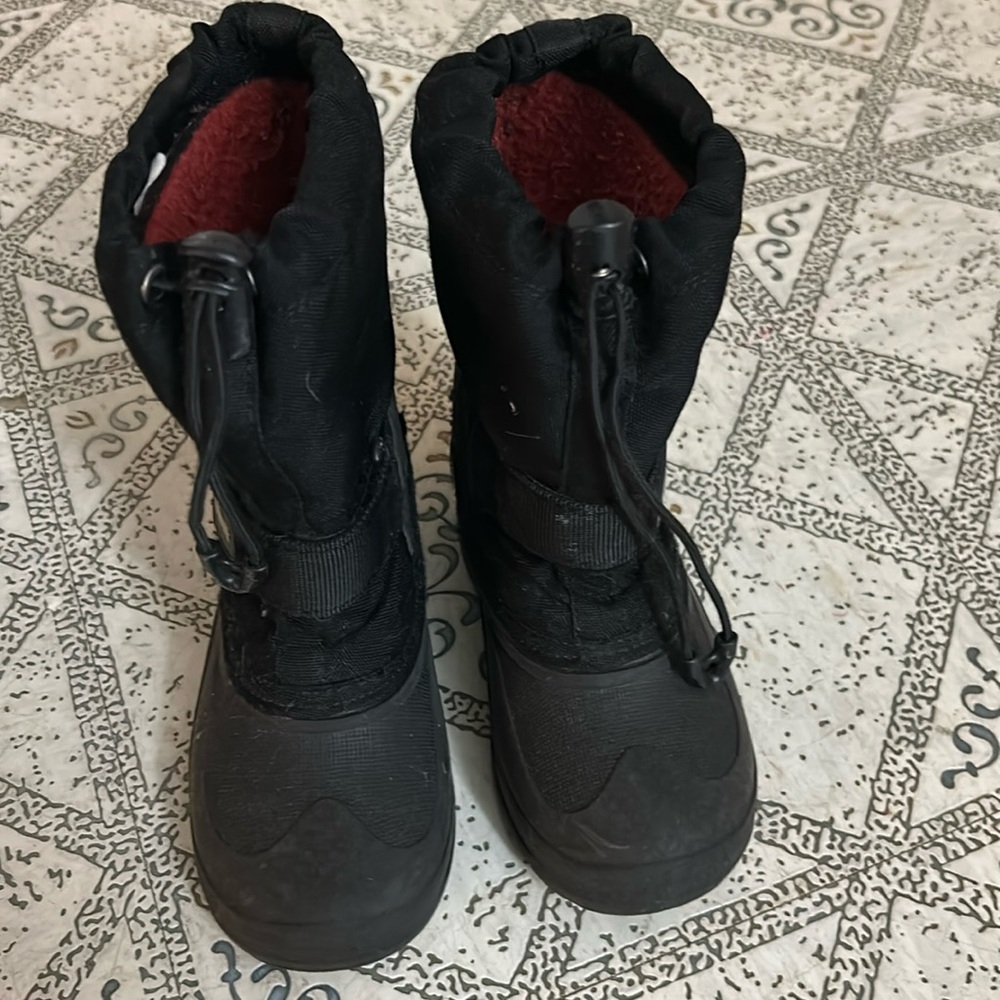 Kamik BOYS snow boots size 10 good condition